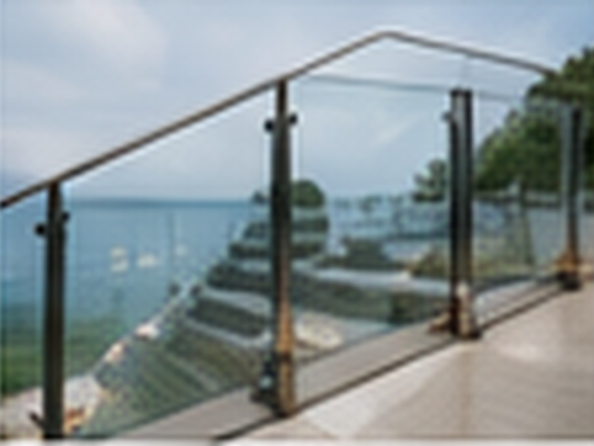 Glass railing minimalis dengan kaca tempered